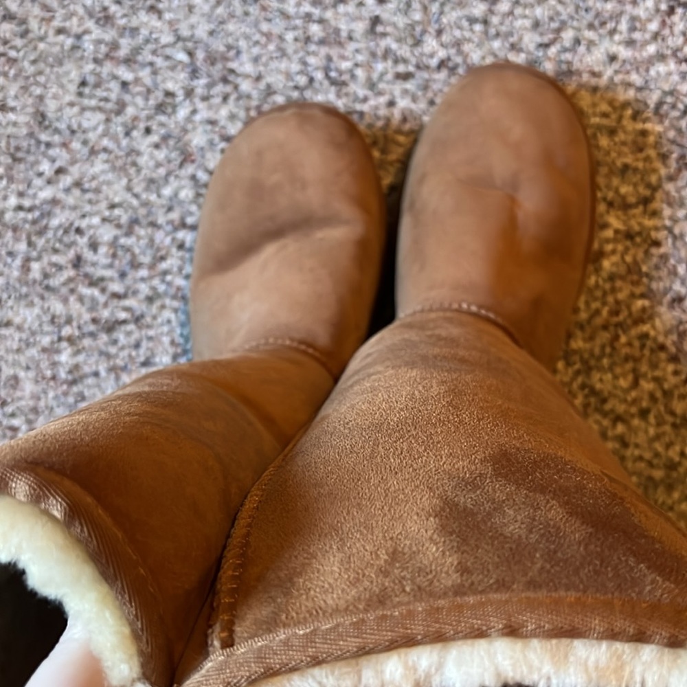 Long Ugg boots - Picture 4 of 4